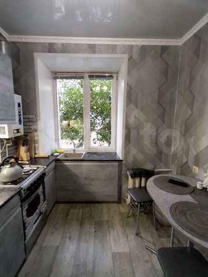 2-к. квартира, 43 м², 1/3 эт.