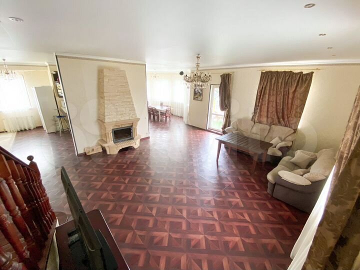 Коттедж 262 м² на участке 12 сот.