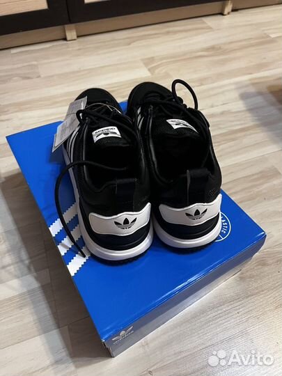 Кроссовки Adidas original zx700hd