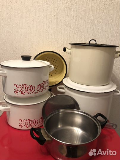 Посуду (кастрюли,дуршлаг,сковороду)продаю