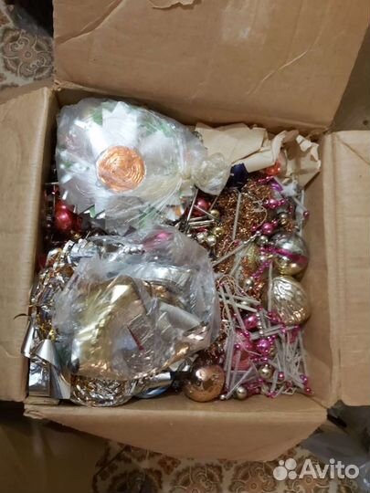 Советская искусственная елка и советские игрушки