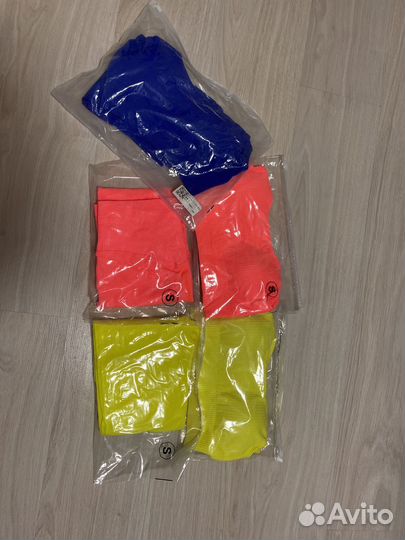 Спортивные комплекты из топа и легинсов