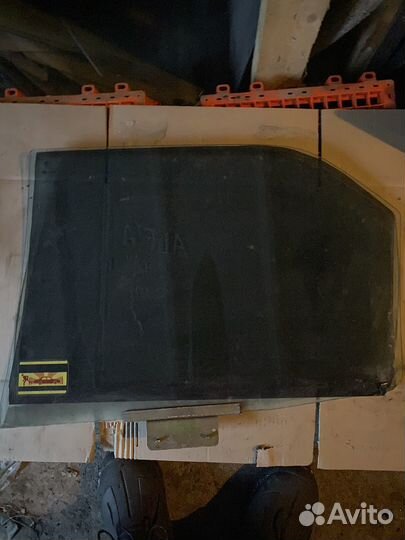 Стекло заднее правое Alfa Romeo 164