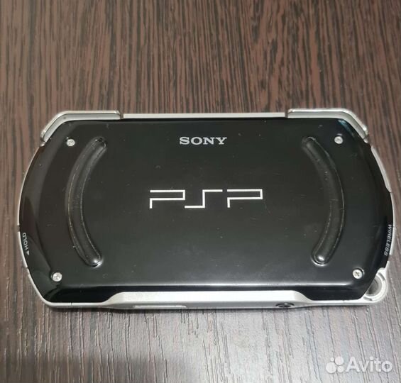Sony PSP GO + набор аксессуаров