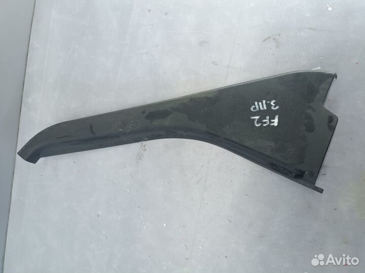 Уголок задней правой двери Ford Focus 2