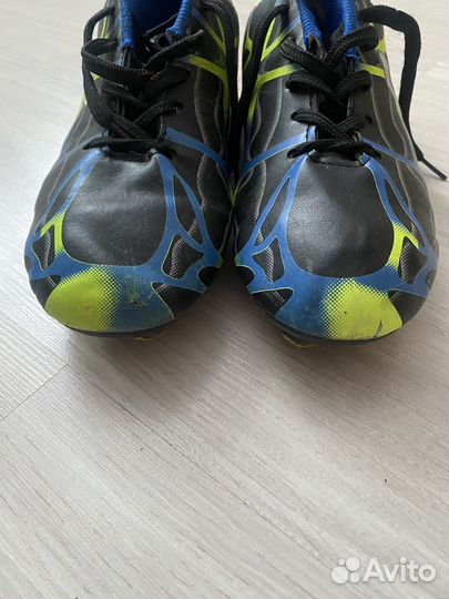 Детские футбольные бутсы