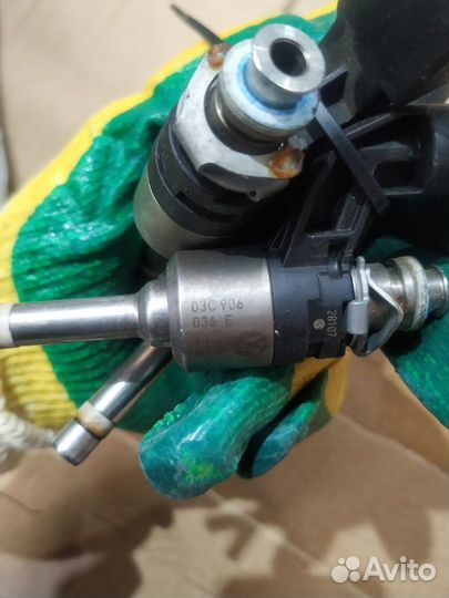 Форсунка топливная VAG 03C906036E