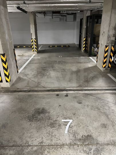 Машиноместо, > 30 м²