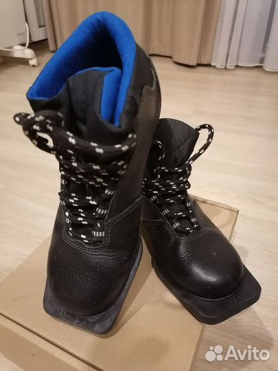 Лыжные ботинки