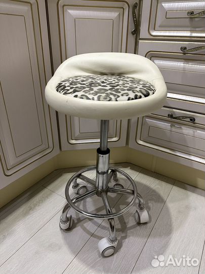 Стул для косметолога