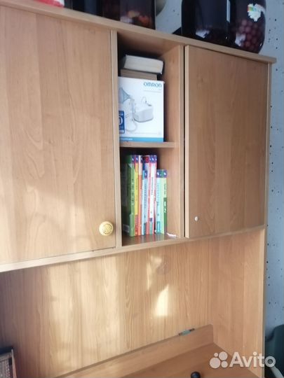 Стол письменный с полками