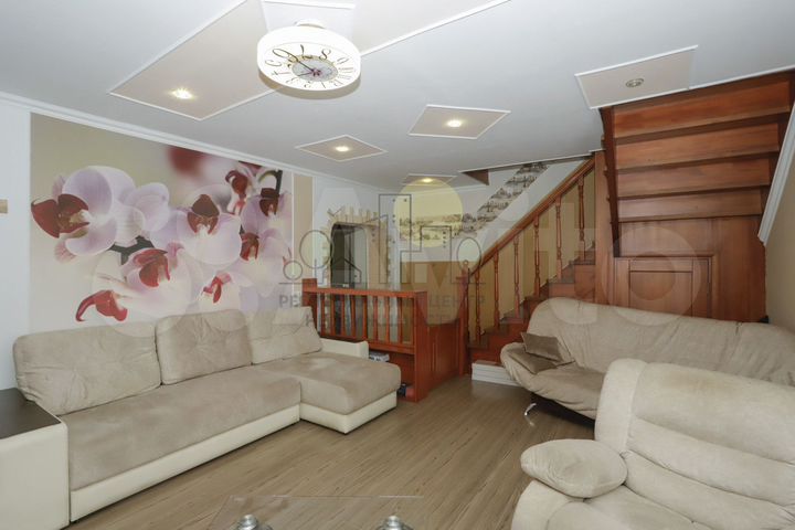 Дом 180 м² на участке 7 сот.