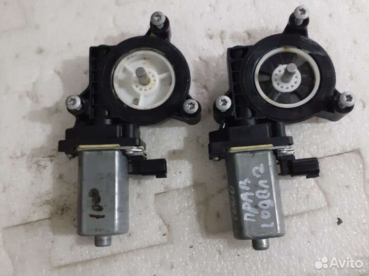 Маторчик стеклоподъемника правая Logan 2 Sandero 2