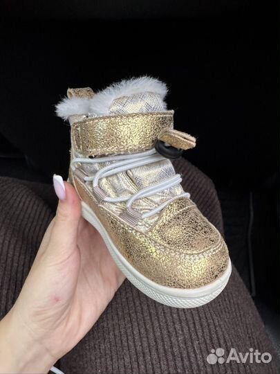 Зимние ботинки для девочки с липучкой и шнуровкой