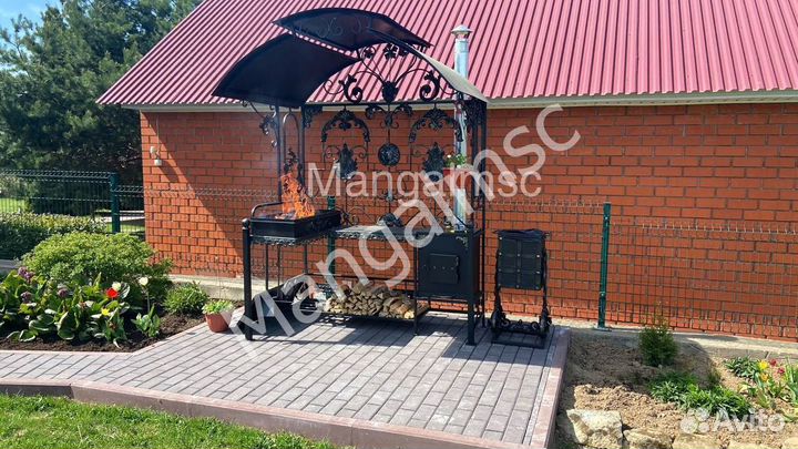 Мангал с крышей