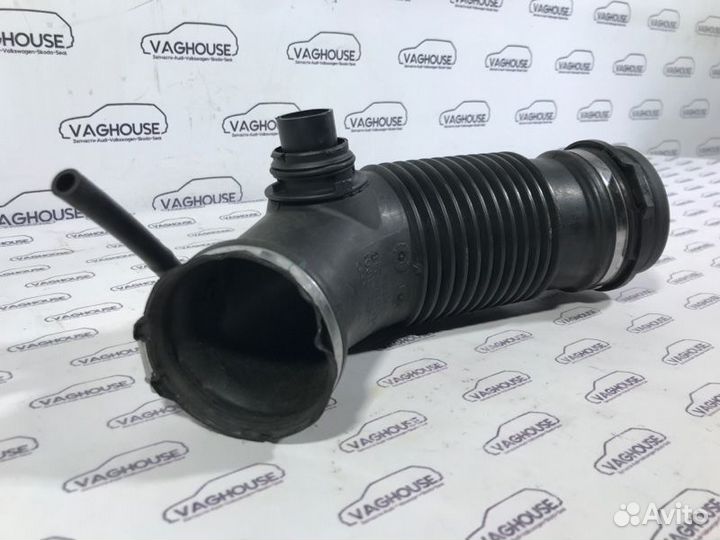 Патрубок воздушного фильтра Audi A6 C6 3.2 BYU