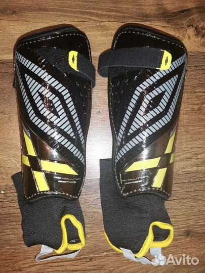 Футбольные щитки