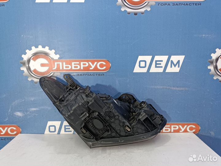 Фара левая Hyundai Santa Fe 2015-2018