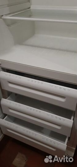 Холодильник AEG трехкамерный