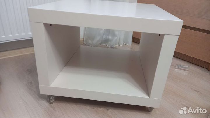 Журнальный столик IKEA белый