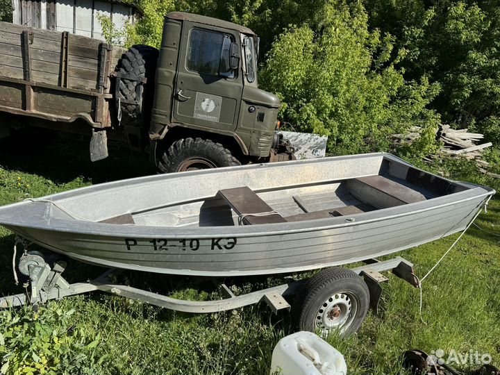 Лодка Вельбот с мотором Suzuki и с прицепом