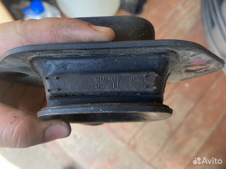 Опора кпп левая Renault