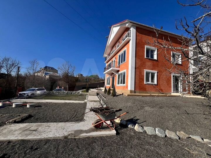 Дом 315 м² на участке 6 сот.