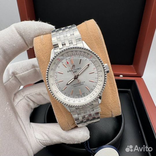 Часы женские Breitling Navitimer