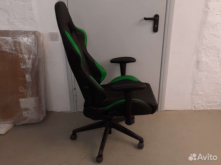 Кресло игровое Бюрократ Viking 5 aero lgreen