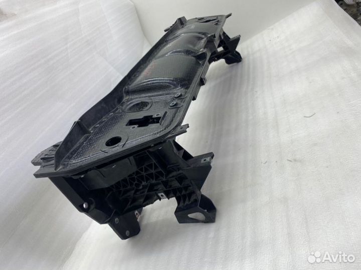 Верхняя планка телевизора передняя Mercedes-Benz