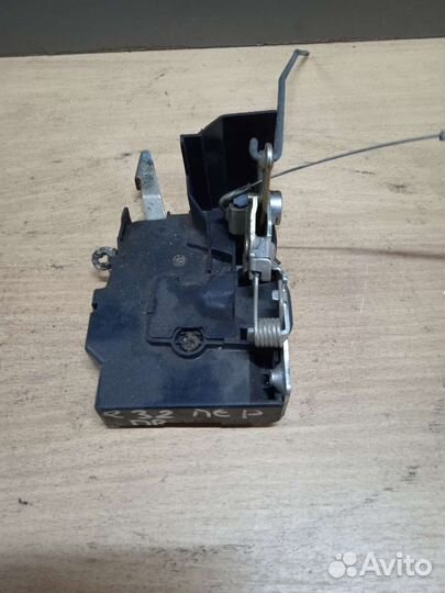Замок двери передний правый BMW 7 E32 бмв 7 E32