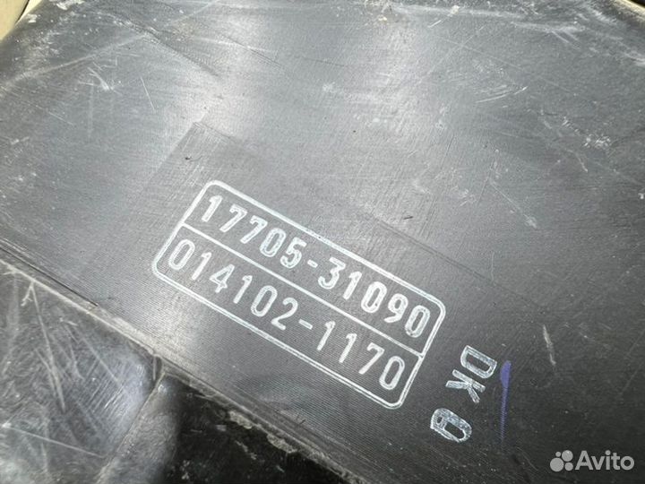 Корпус воздушного фильтра Toyota Land Cruiser