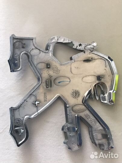 Значок на Пежо 308
