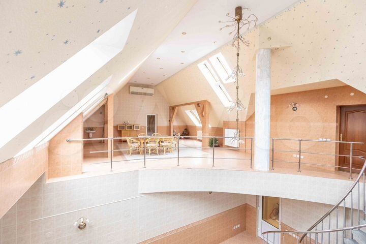 Дом 1479 м² на участке 22 сот.