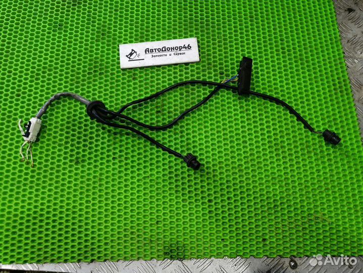 Кнопка открывания багажника Nissan Juke F15