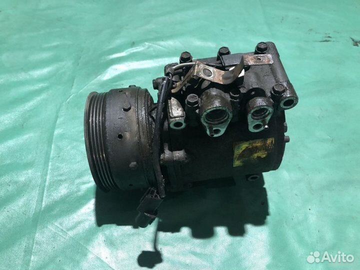 Компрессор кондиционера Mitsubishi Carisma