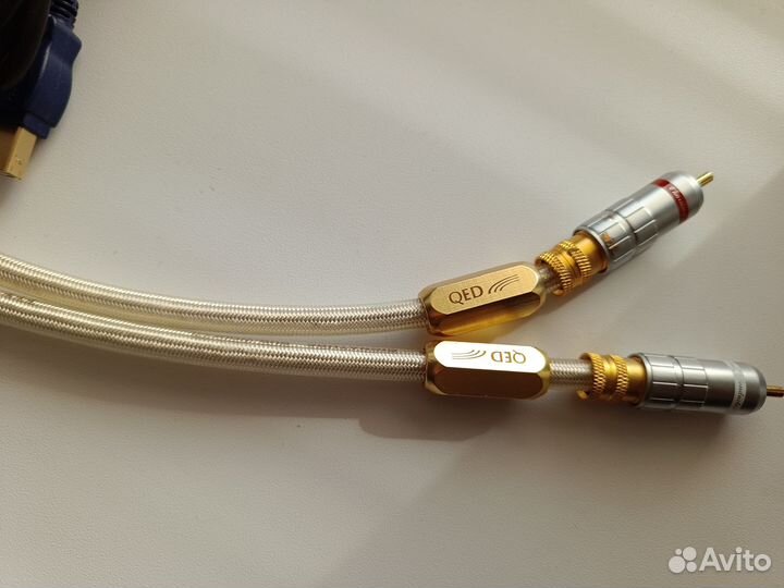 Цап с межблочным кабелем QED