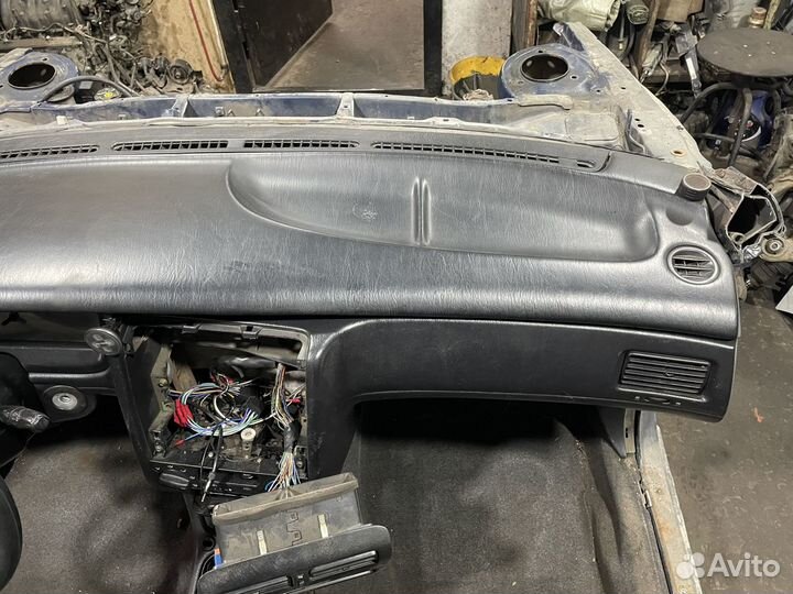 Toyota Carina E торпедо с подушкой