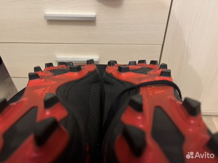 Футбольные бутсы adidas