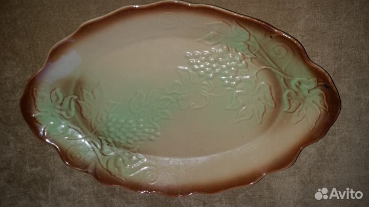 Графины, стаканы, поднос, чайники, сувениры