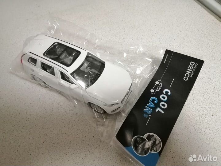 Металлическая машинка Volvo XC90
