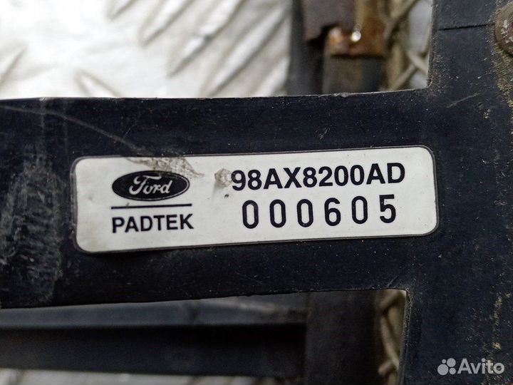 Решетка радиатора для Ford Focus 1 98AX8200AD