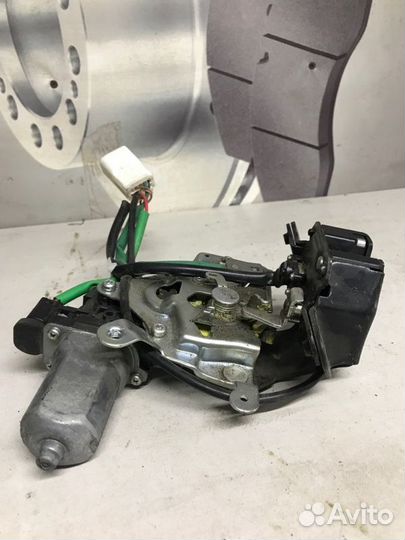 Замок крышки багажника задний Lexus Rx 2003-2009