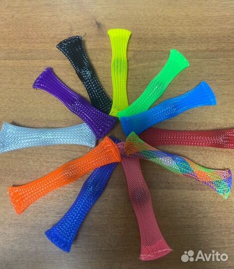 Антистресс мраморный шарик в плетеной сетке черный