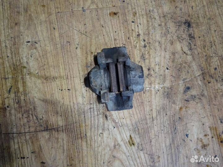 Суппорт задний правый Mercedes Benz W124 1984-1993