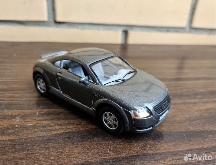 Модель автомобиля Audi TT Coupe 1:32