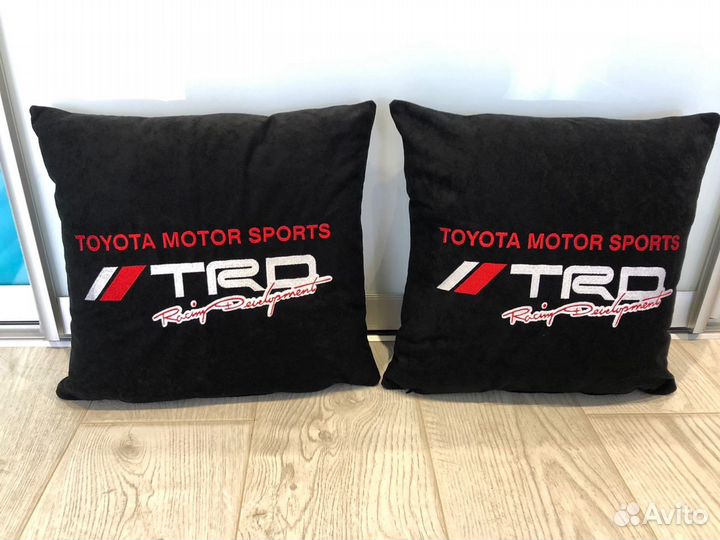 Подушка с вышивкой в авто машину