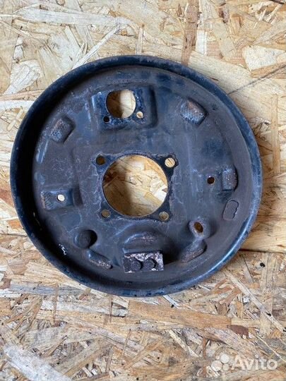 Щит опорный задний правый Ford Focus