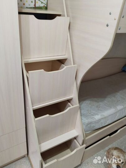Детская двухъярусная кровать