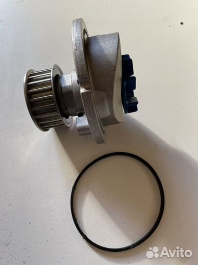 Насос водяной (помпа) SKF vkpc85211 на Opel